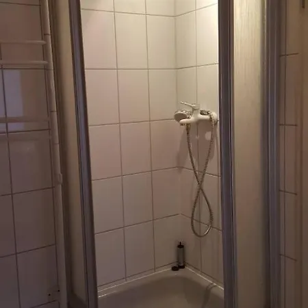 Elena * 波彭豪森