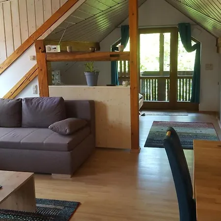 Elena * 波彭豪森